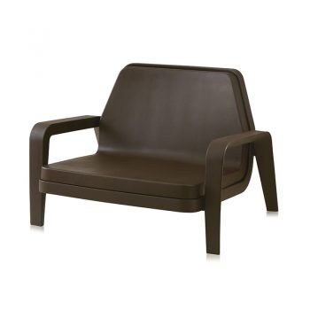 sillón americade polietilenoy cojin poliuretano blando disponible en un elegante acabado lacado.