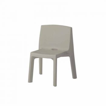 Silla u perfil curvado y delgado hace que la silla Q4 sea particularmente acogedora.