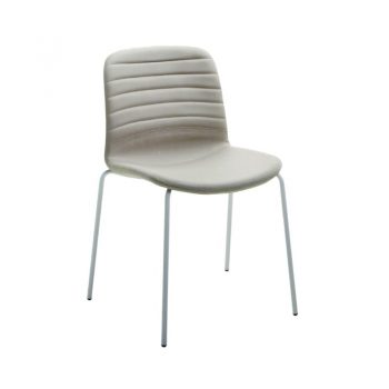 Silla con base en acero cromado o lacado. Asiento y respaldo tapizados en tela