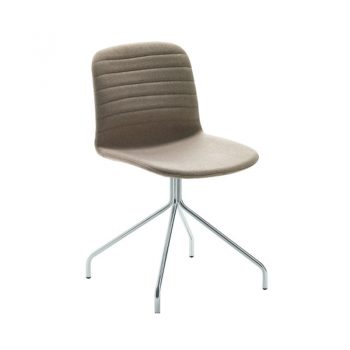 Silla con caballete fijo en acero cromado o lacado. Asiento y respaldo tapizados en tela