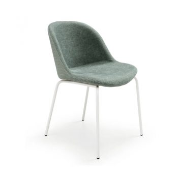 Silla con estructura de cuatro patas en acero lacado o cromado. Asiento tapizado en cuero